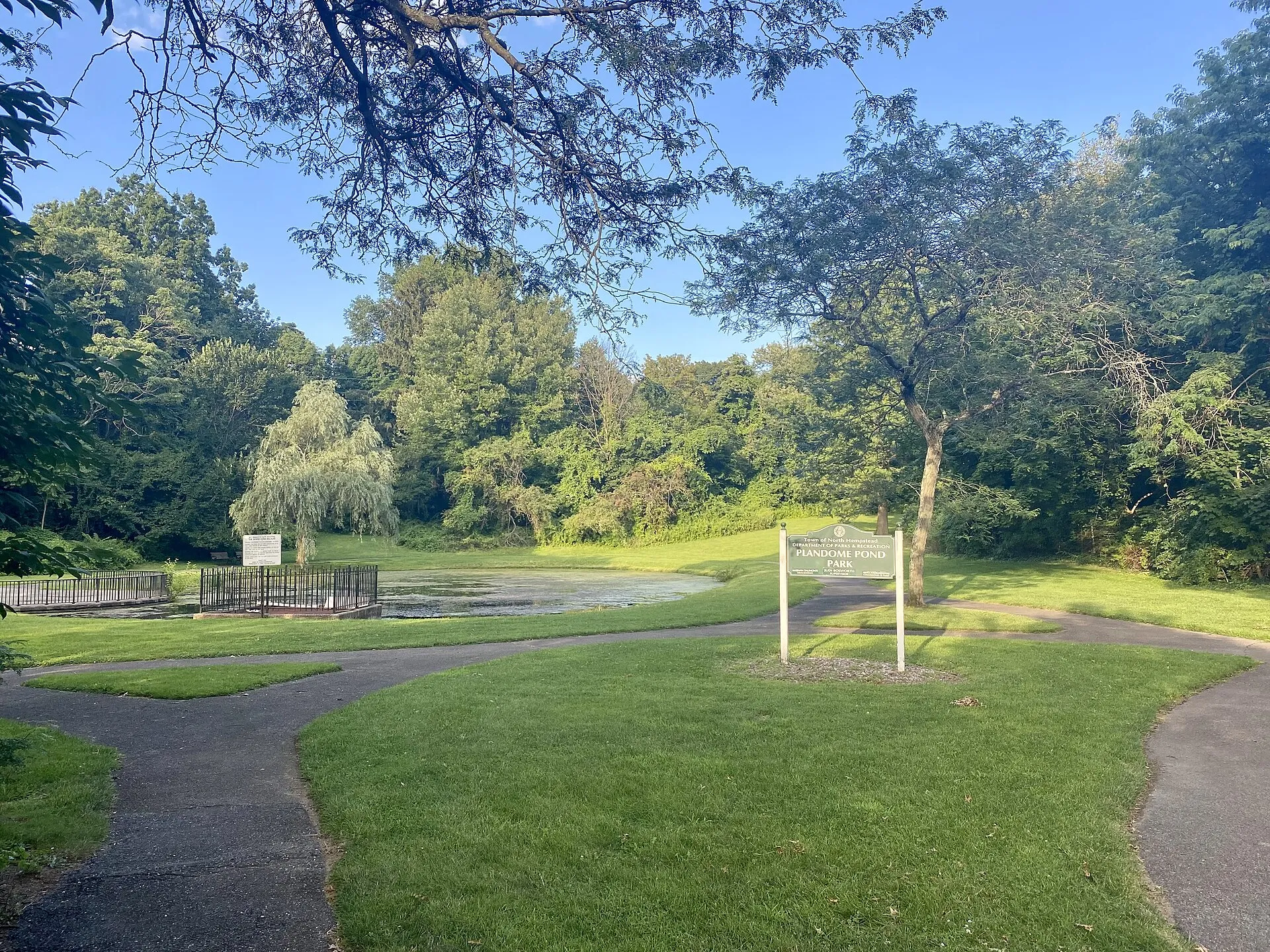 Plandome Pond Park from the North Bourndale Road entrance, August 2021