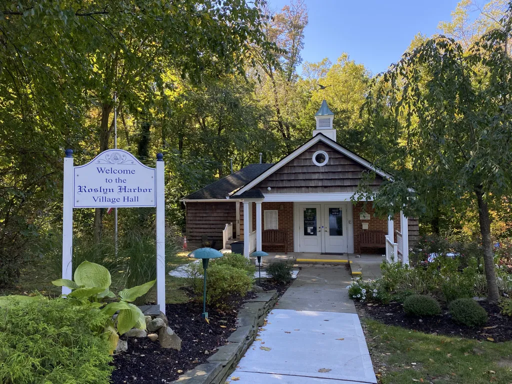 Roslyn Harbor Village Hall, October 2020