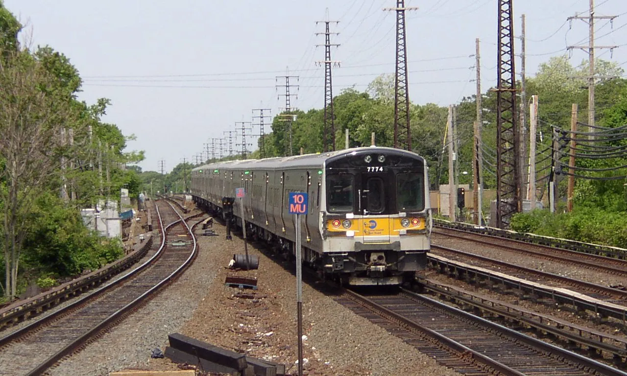 An LIRR M-7 train passing through Valley interlocking