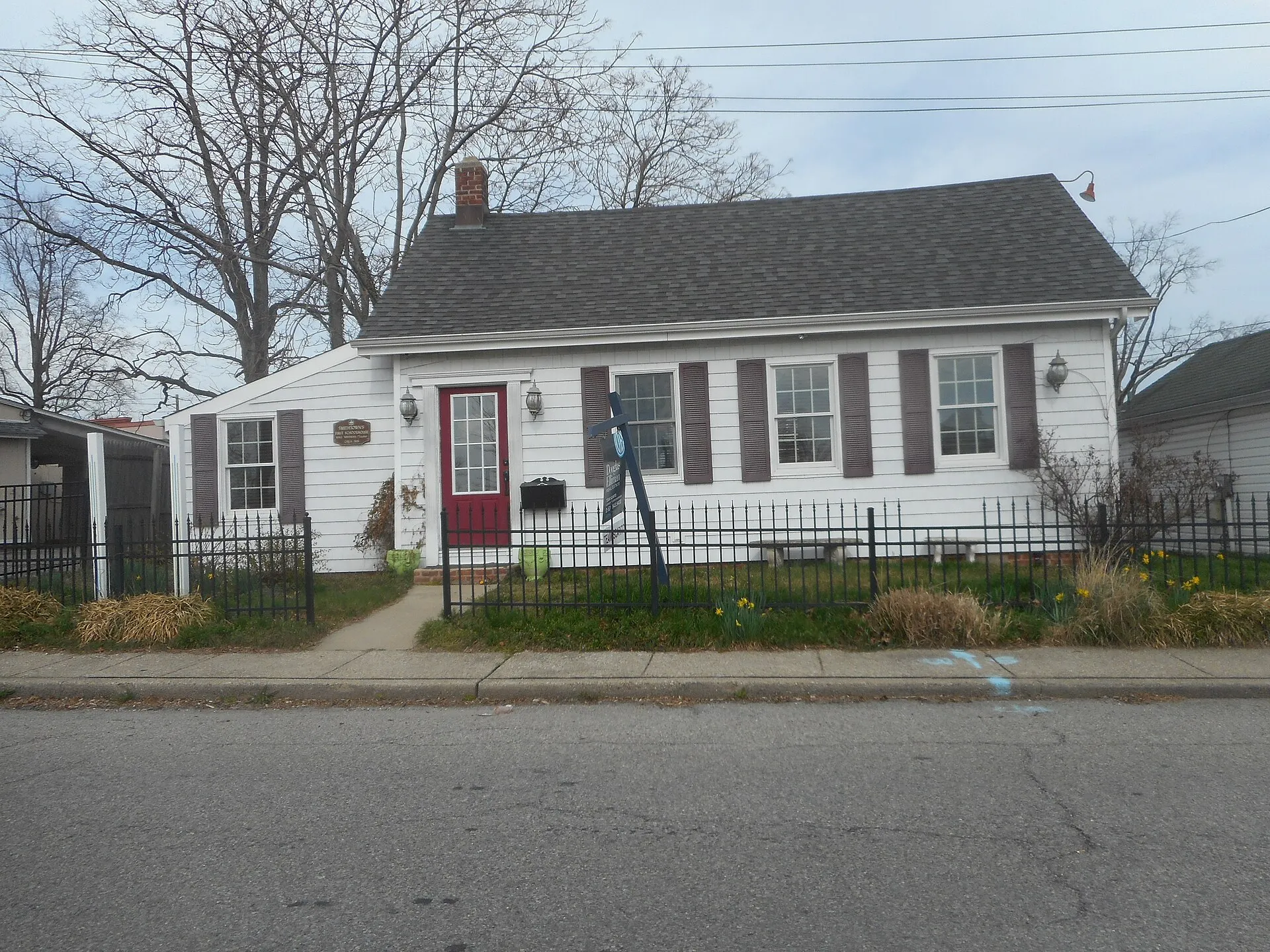 Smithtown's first schoolhouse on Singer Lane, Village of the Branch