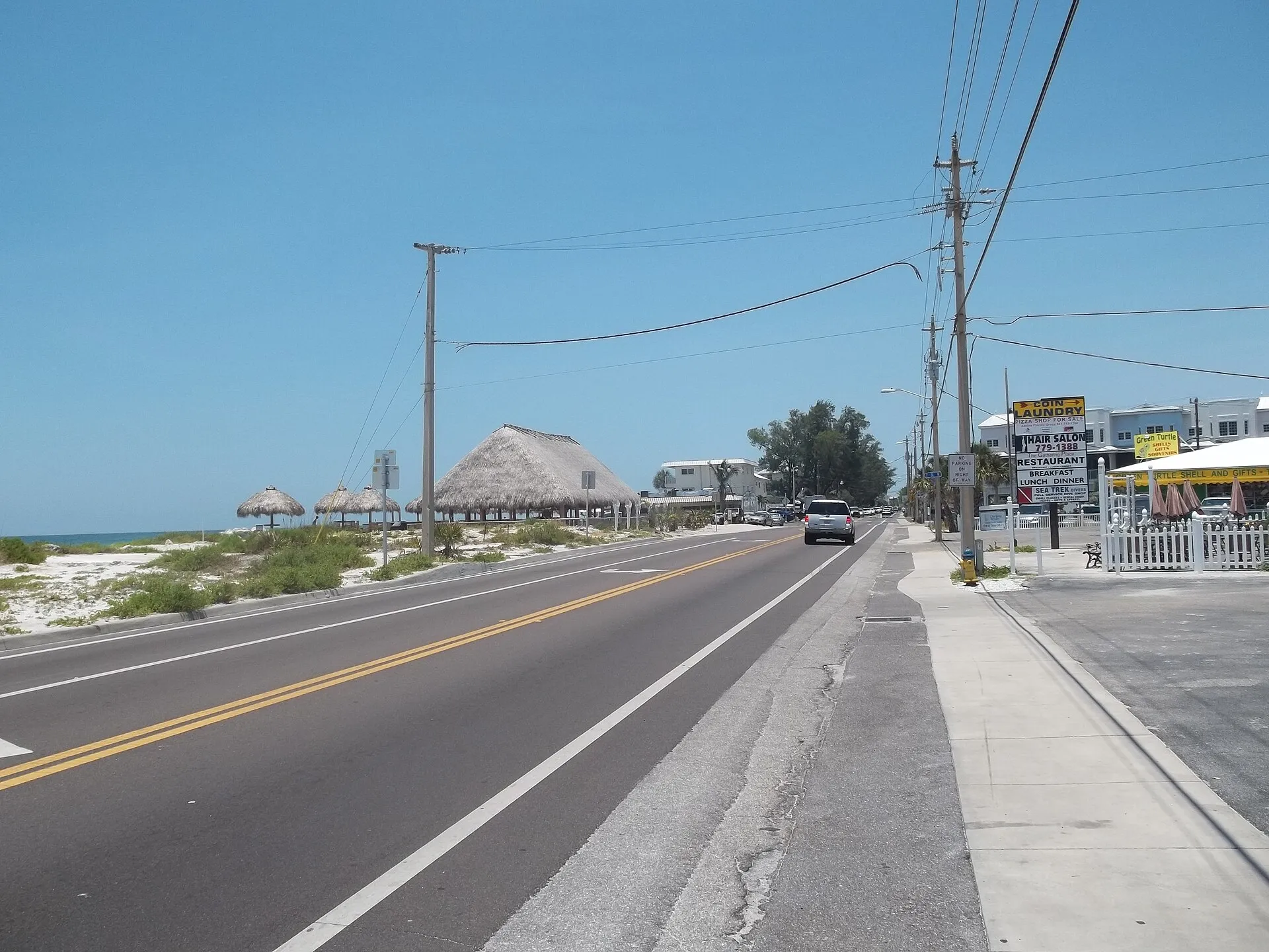 SR 789 (Gulf Drive) looking north in Bradenton Beach.