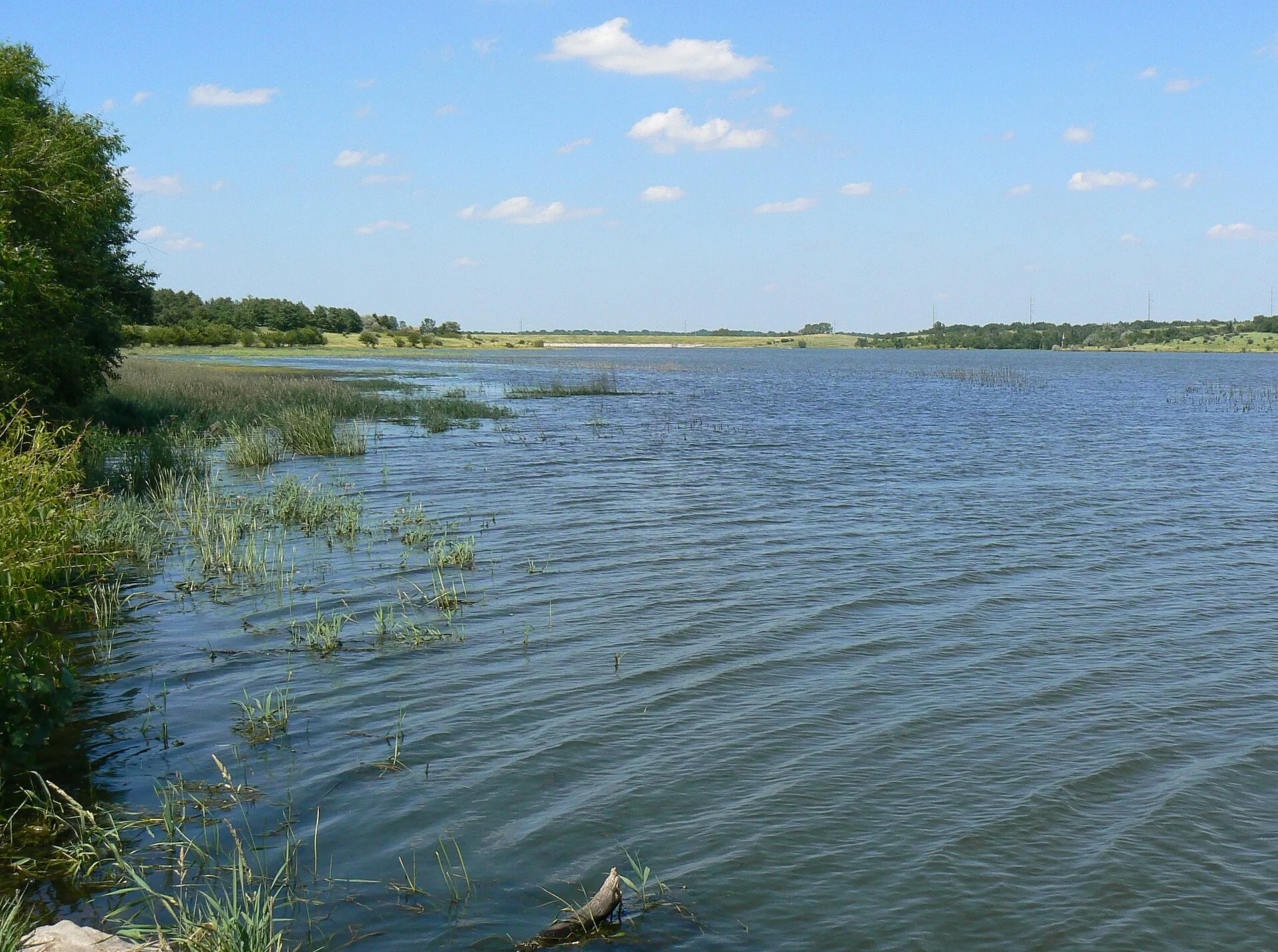 Wehrspann Lake at <a href="https://en.wikipedia.org/wiki/Chalco_Hills_Recreation_Area" class="extiw" title="en:Chalco Hills Recreation Area">Chalco Hills Recrea