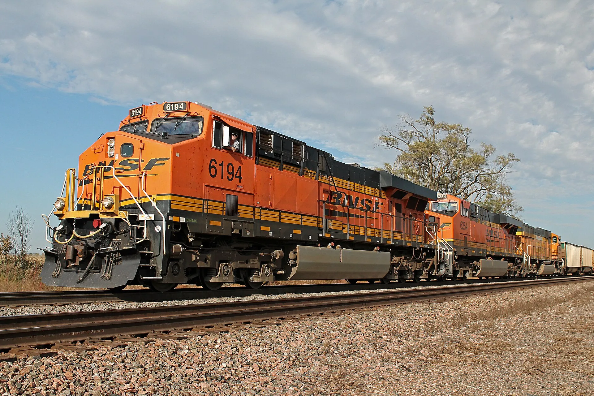 BNSF Railway GE ES44AC no. 6194 at Greenwood, Nebraska