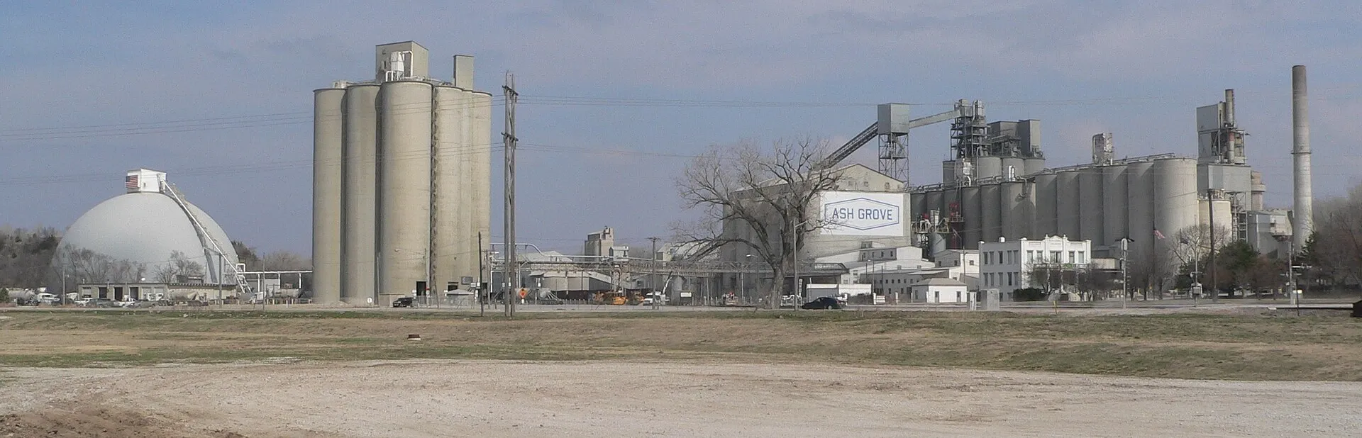 Ash Grove cement plant in Louisville, Nebraska; seen from the west.