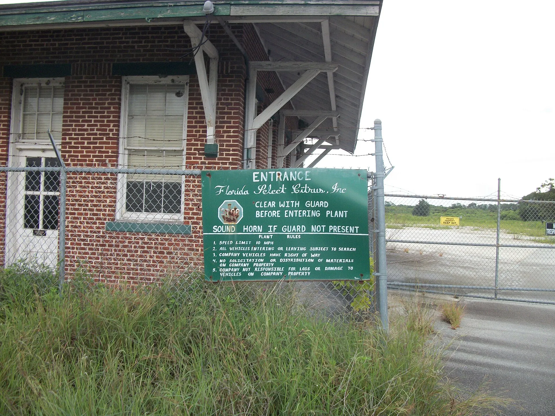 Select Citrus sign on the former rail station, Groveland