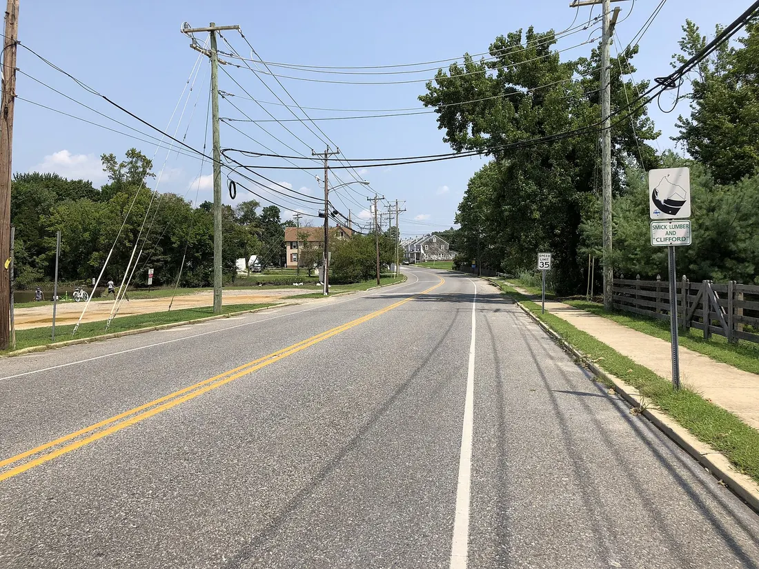 View north along Salem County Route 581 (Quinton-Alloway Road) just north of New Jersey State Route 49 (Main Street) in Quinton Township, Salem County, New Jersey