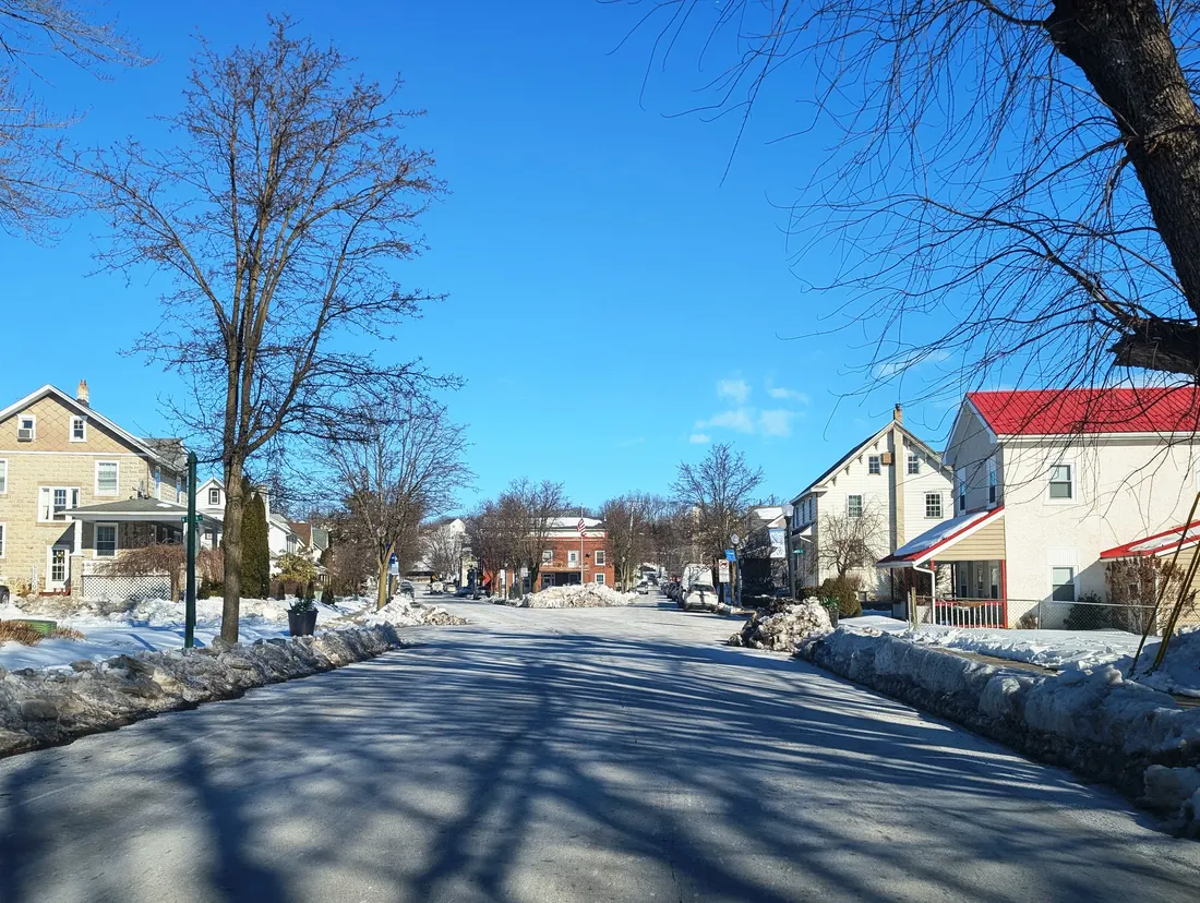 Photo of westbound Pennsylvania Route 372 (northbound Main Street) in Atglen, Pennsylvania. Photo taken looking north between Lower Valley Road / Ridge Avenue and East Main Street / Church Street.