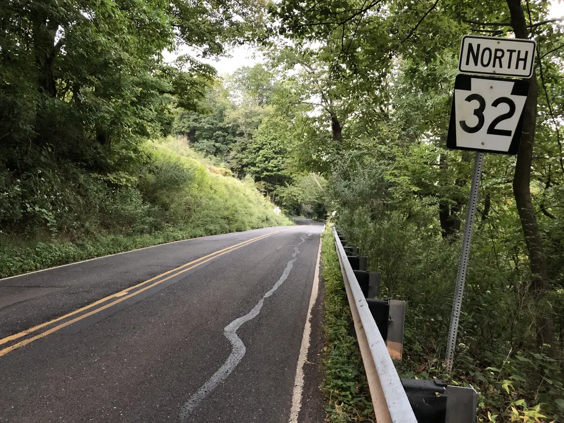 View north along Pennsylvania State Route 32 (River Road) just north of the Narrows Hill Road in Bridgeton Township, Bucks County, Pennsylvania
