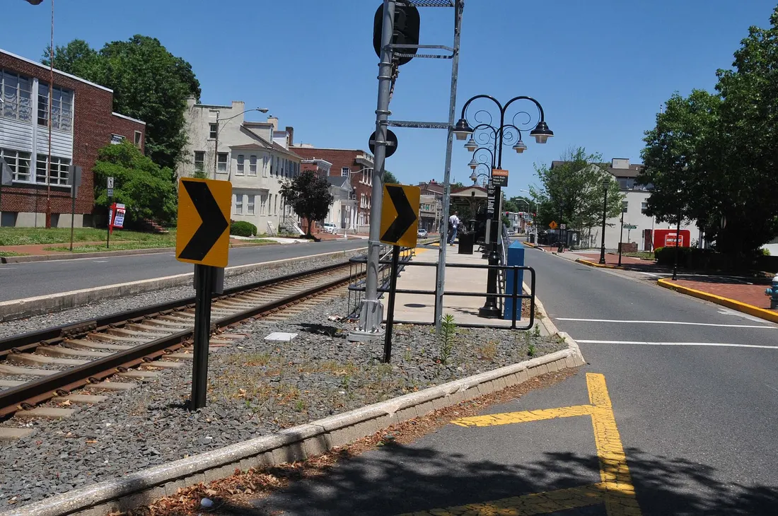 WHEN THE EXCAVATIONS WERE BEING DONE TO PUT THE RAILROAD TRACK DOWN THE CENTER OF BROAD STREET THEY ENCOUNTERED A GROUP OF BODIES WHICH ARCHEOLOGISTS DETERMINED WERE OF NORTHERN EUROPEAN ORIGIN CIRCA 1650. SINCE THE ENG