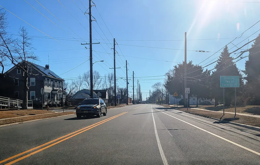 Photo of southbound U.S. Route 130 (Shell Road) entering of Carneys Point Township from Penns Grove, New Jersey. Photo taken looking south between CR 634 (East Maple Avenue) and Grant Street.
