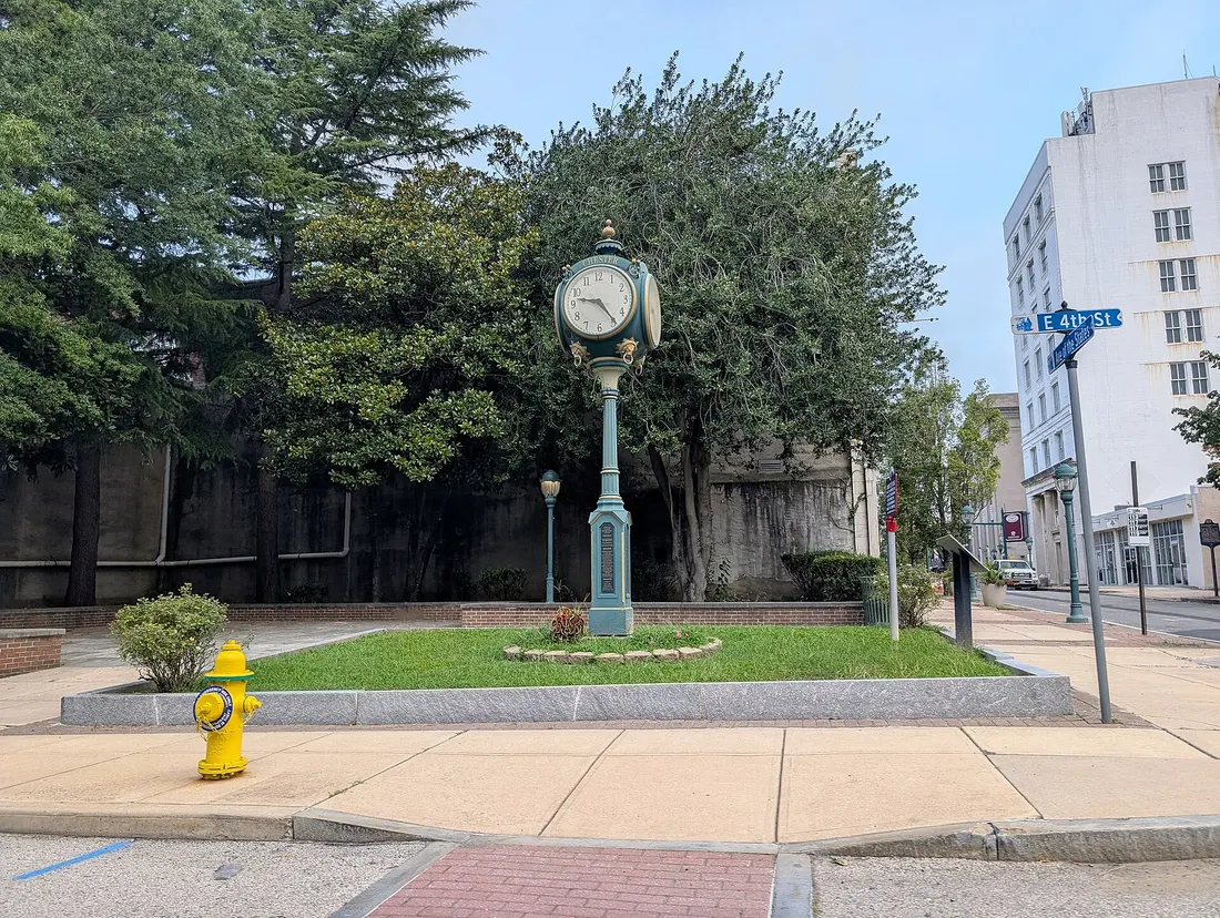 Photo of a street clock in the public square in front of the Delaware County Historical Society in Chester, Pennsylvania. Photo taken from West 4th Street at Avenue of the States looking north-northwest.