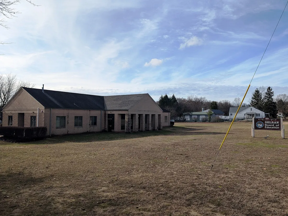 Photo of the offices of Delran Township School District in Delran Township, New Jersey. Photo taken from the Delran High School driveway looking west-southwest.