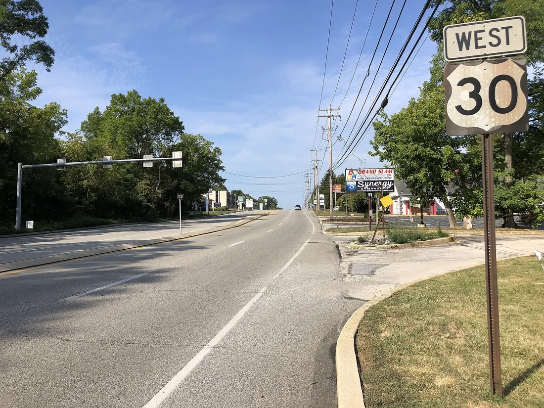 View west along U.S. Route 30 (Lancaster Avenue) just west of Pennsylvania State Route 29 (Morehall Road) in East Whiteland Township, Chester County, Pennsylvania