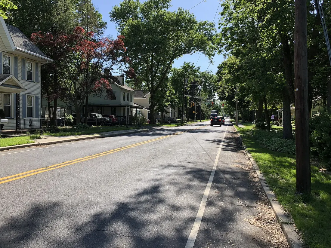 View south along Burlington County Route 543 (Warren Street) at Cliff Avenue in Edgewater Park Township, Burlington County, New Jersey