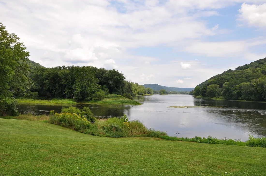 French Creek (left) joins the Allegheny River at Riverfront Park in Franklin in the U.S. state of Pennsylvania