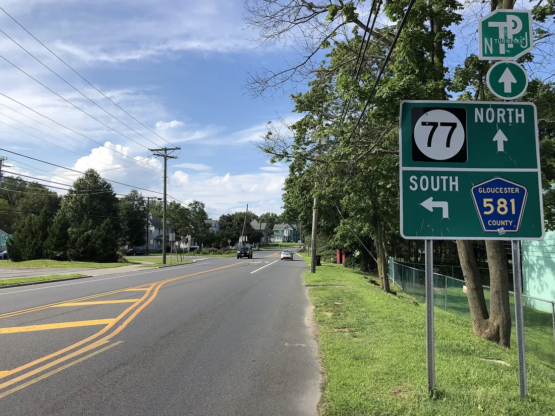 View north along New Jersey State Route 77 (Bridgeton Pike) at Gloucester County Route 581 (Commissioners Pike) in Harrison Township, Gloucester County, New Jersey