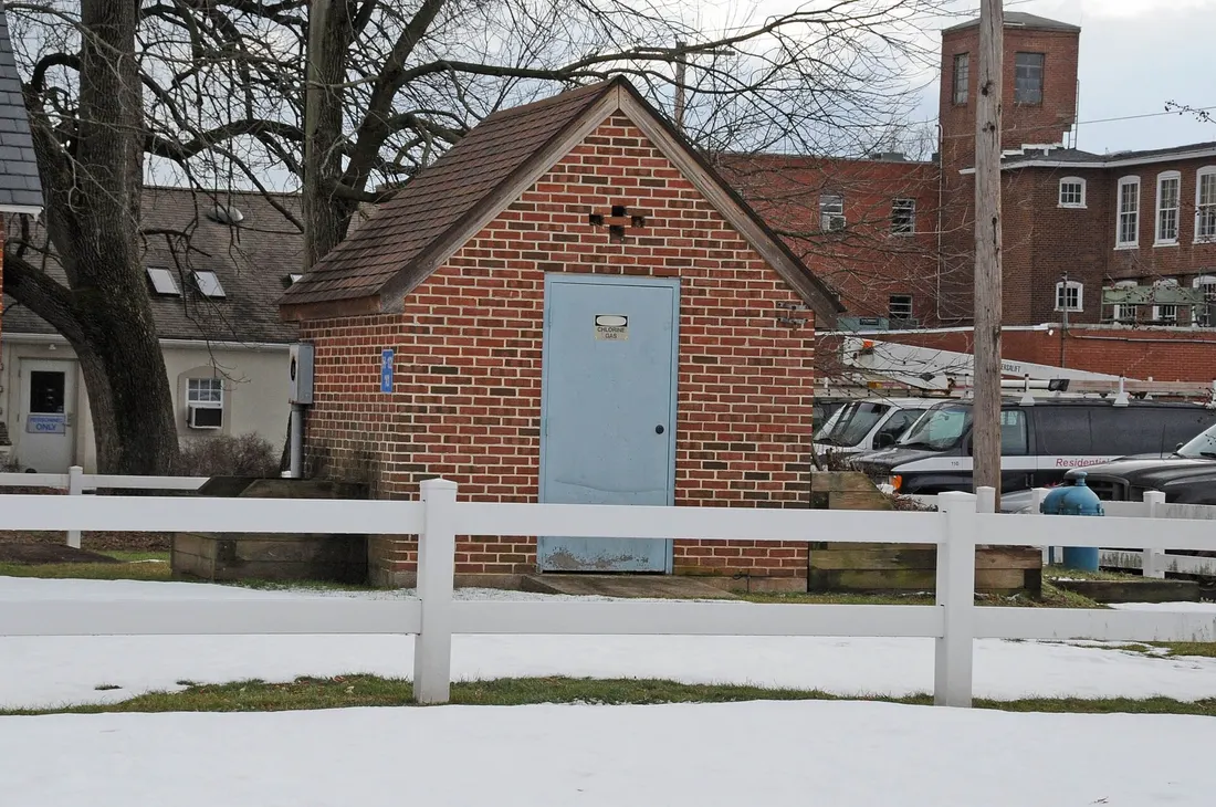 THIS PICTURE SHOWS THE LOCK UP OR LOCAL JAIL WHICH IS NOW USED AS A SUBSTATION - (ELECTRICAL I PRESUME)