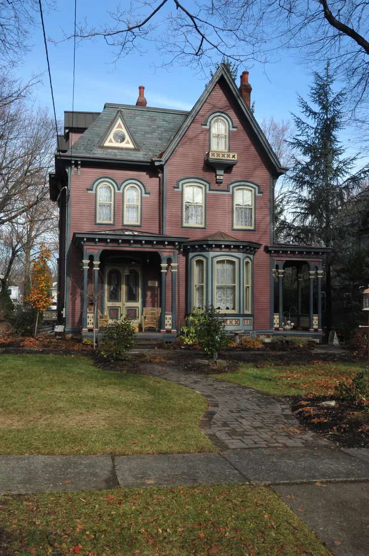 LUND HOUSE 1869 VICTORIAL STYLE FRAME HOUSE AT 37 EAST WALNUT STREET