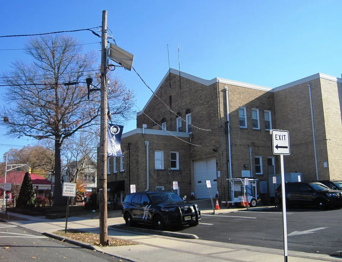 Photo of the Oaklyn, New Jersey borough hall and police station. Photo taken from County Route 649 (West Clinton Avenue) looking east.