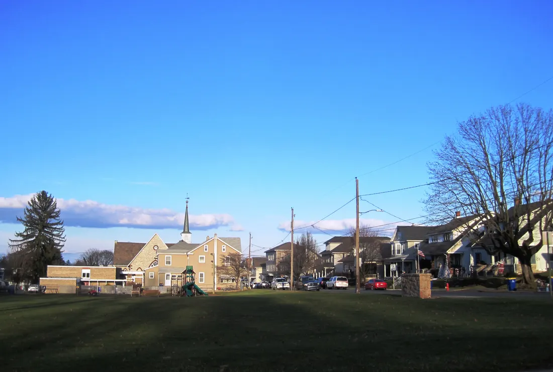 Photo of scenery in Richland, Pennsylvania. Photo taken from Pine Street between Peach Alley and Park Street looking northeast.