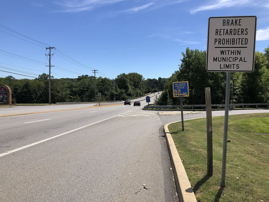 View south along U.S. Route 202 and east along U.S. Route 322 (Wilmington Pike) just south of Pennsylvania State Route 926 (Street Road) in Thornbury Township, Chester County, Pennsylvania