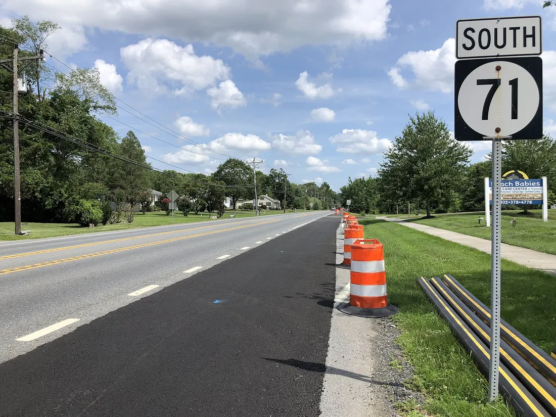 View south along Delaware State Route 71 (Summit Bridge Road) at Main Street and Pine Tree Road in Townsend, New Castle County, Delaware