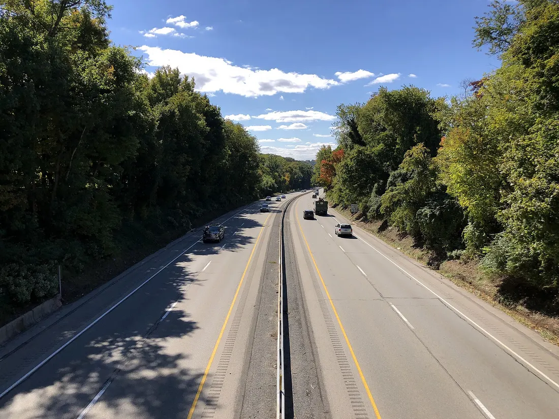 View south along U.S. Route 1 (Media Bypass) from the overpass for North Orange Street in Upper Providence Township, Delaware County, Pennsylvania