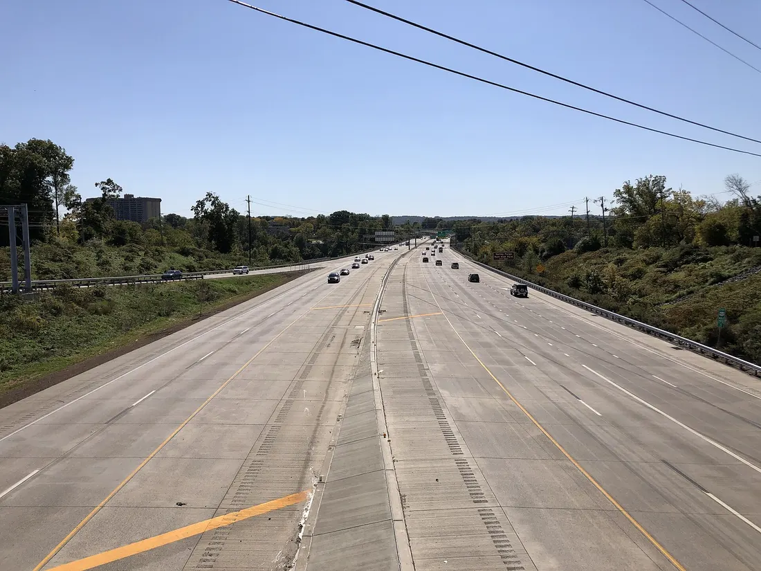 View east along U.S. Route 422 (County Line Expressway) from the overpass for Pennsylvania State Route 363 (Trooper Road) in West Norriton Township, Montgomery County, Pennsylvania