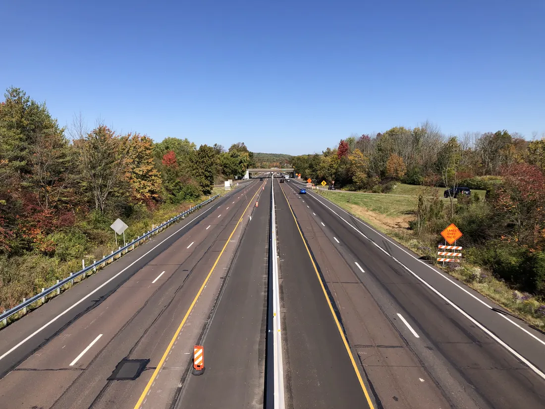 View north along Pennsylvania State Route 309 (Sellersville Bypass) from the overpass for Lawn Avenue in West Rockhill Township, Bucks County, Pennsylvania