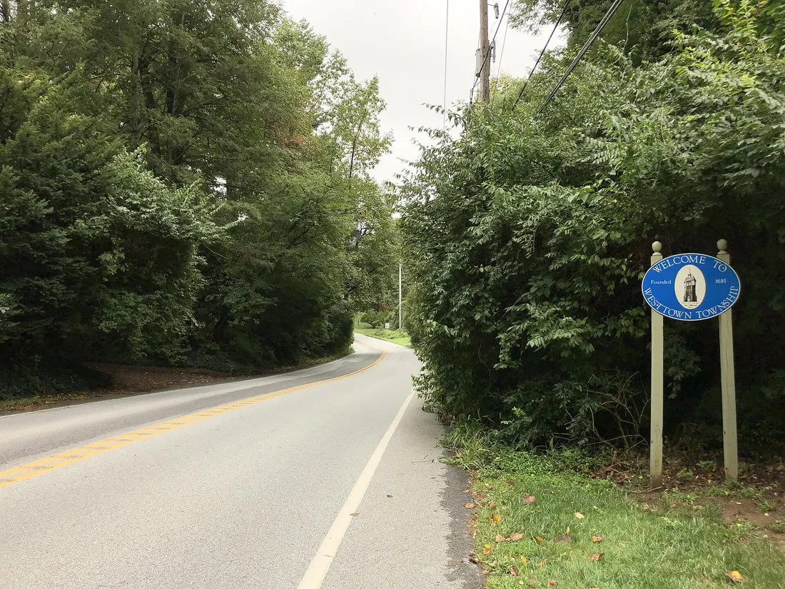 View west along Pennsylvania State Route 926 (Street Road) just west of Edgewood Trace in Westtown Township, Chester County, Pennsylvania