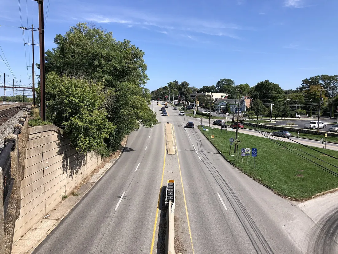 View east along U.S. Route 30 (Lancaster Avenue) from the overpass for the rail line between West Central Avenue and East King Street in Willistown Township, Chester County, Pennsylvania