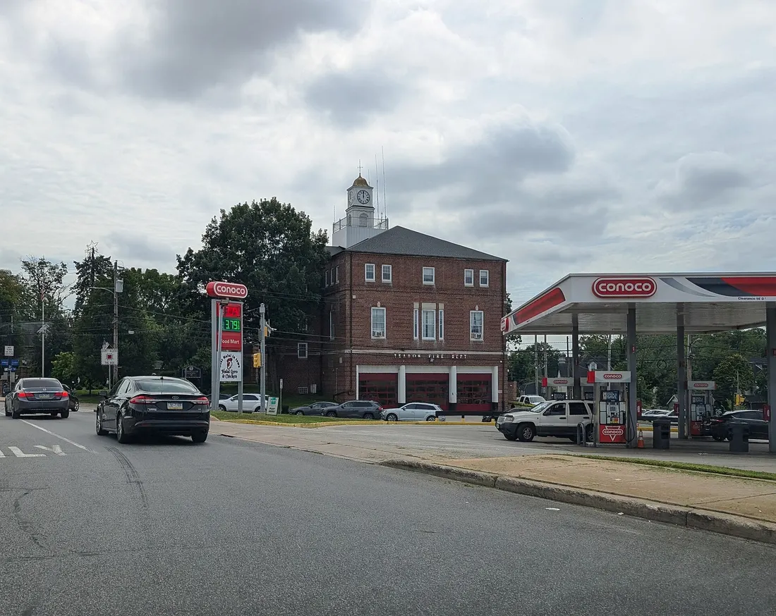 Photo of the Yeadon, Pennsylvania Fire Department and Borough Hall. Photo taken from southbound U.S. Route 13 (Church Lane) between Myra Avenue and Baily Road looking south-southeast.