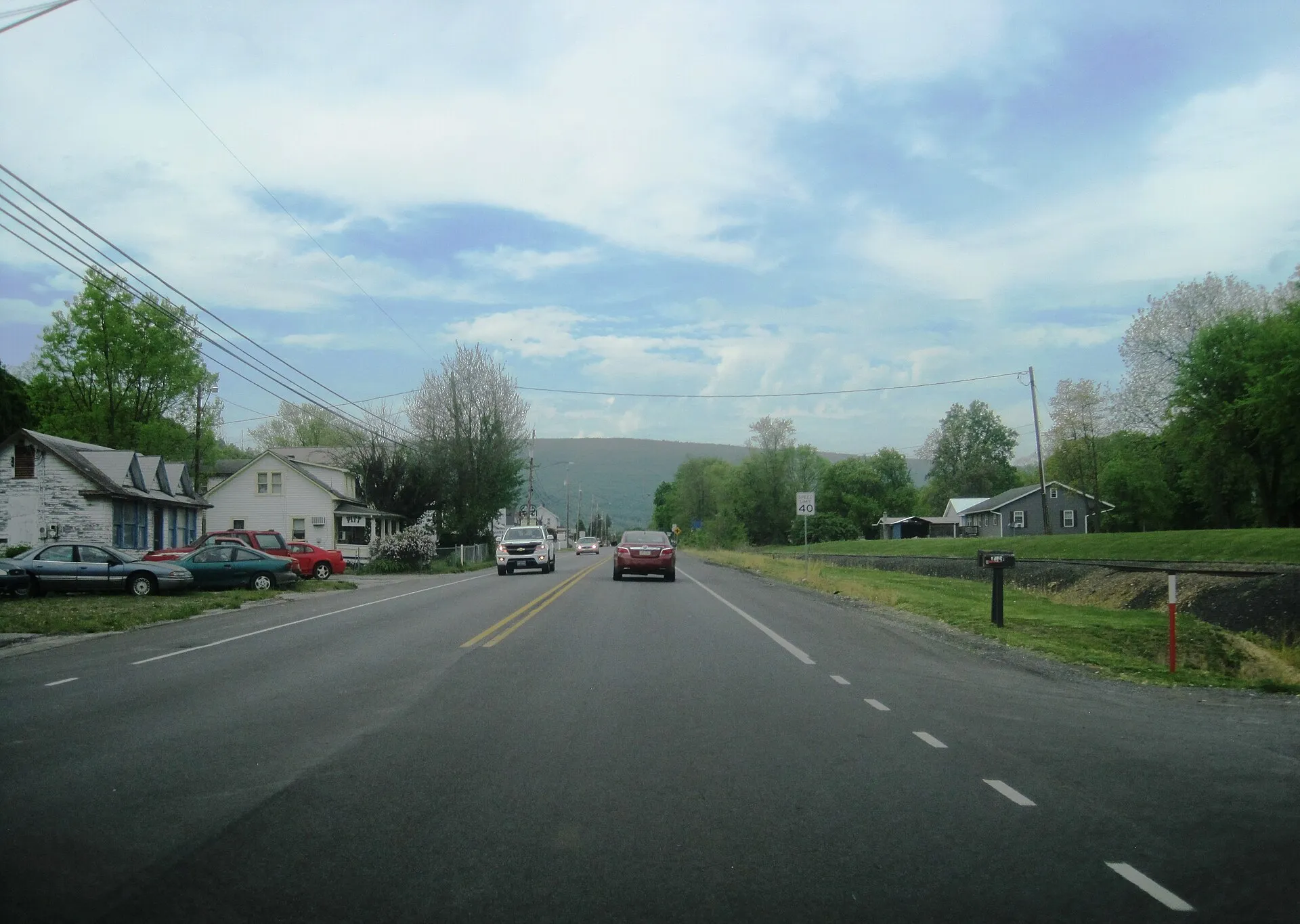 Photo of northbound U.S. Route 522 (Croghan Pike) in the village of Allenport within Shirley Township , Pennsylvania . Photo taken looking north-northwest at Extract Road.