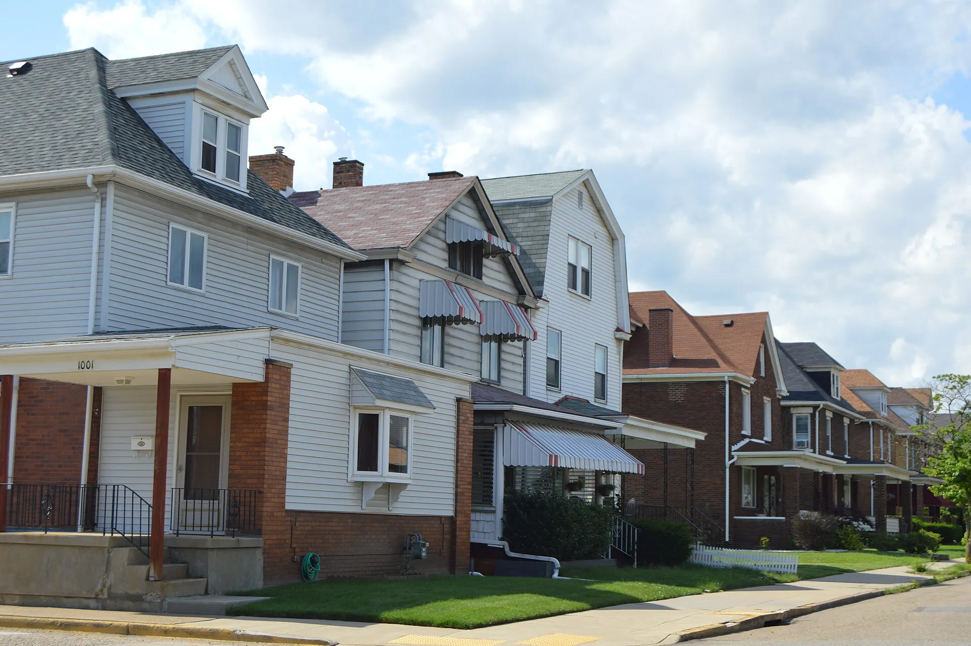 Houses on the western side of Maplewood Avenue, looking north from the Tenth Street intersection, in Ambridge , Pennsylvania , United States .