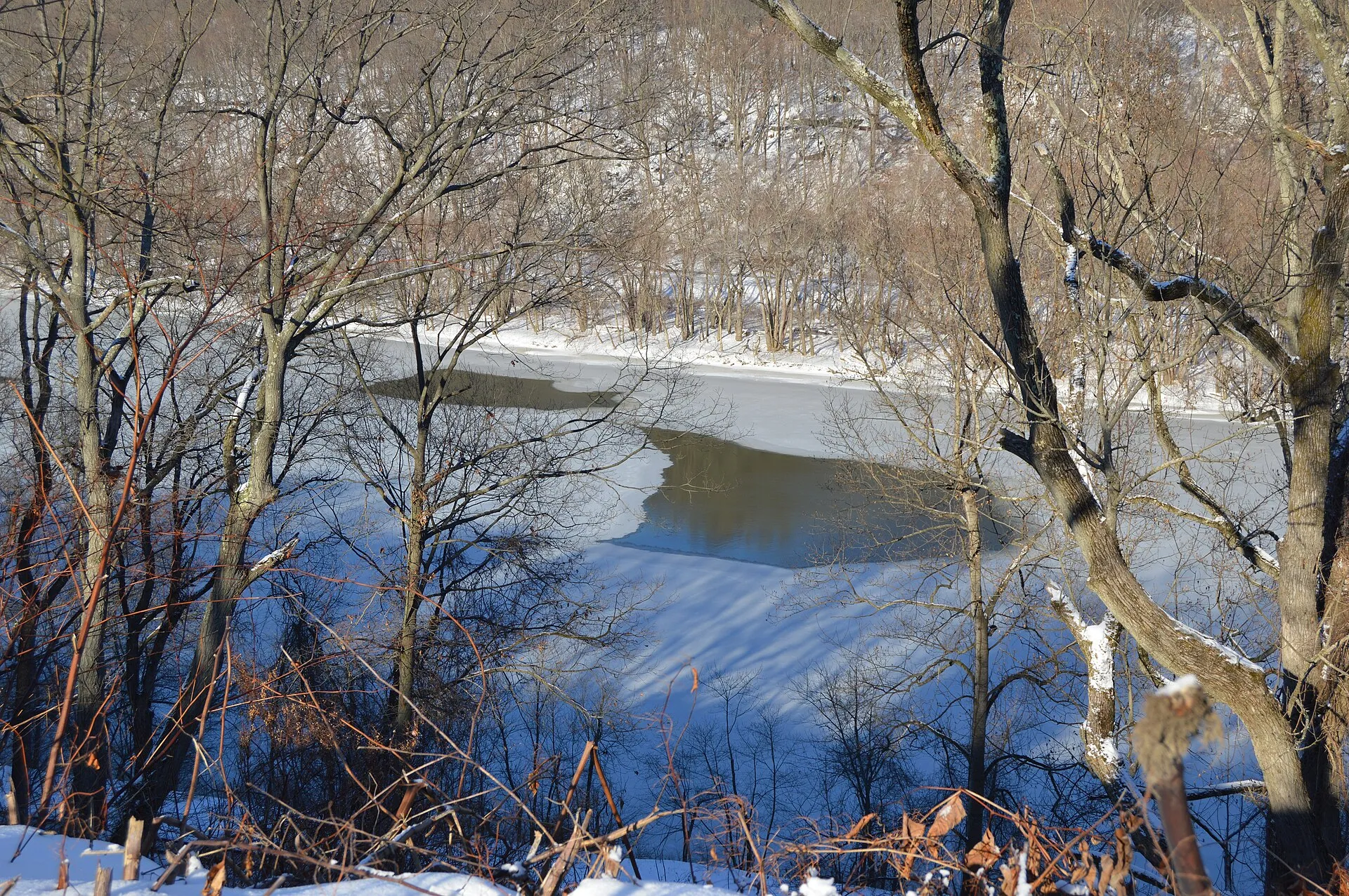 A partially frozen Beaver River , seen looking northeast from the overlook at College Avenue and 40th Street in Beaver Falls , Pennsylvania , United States .