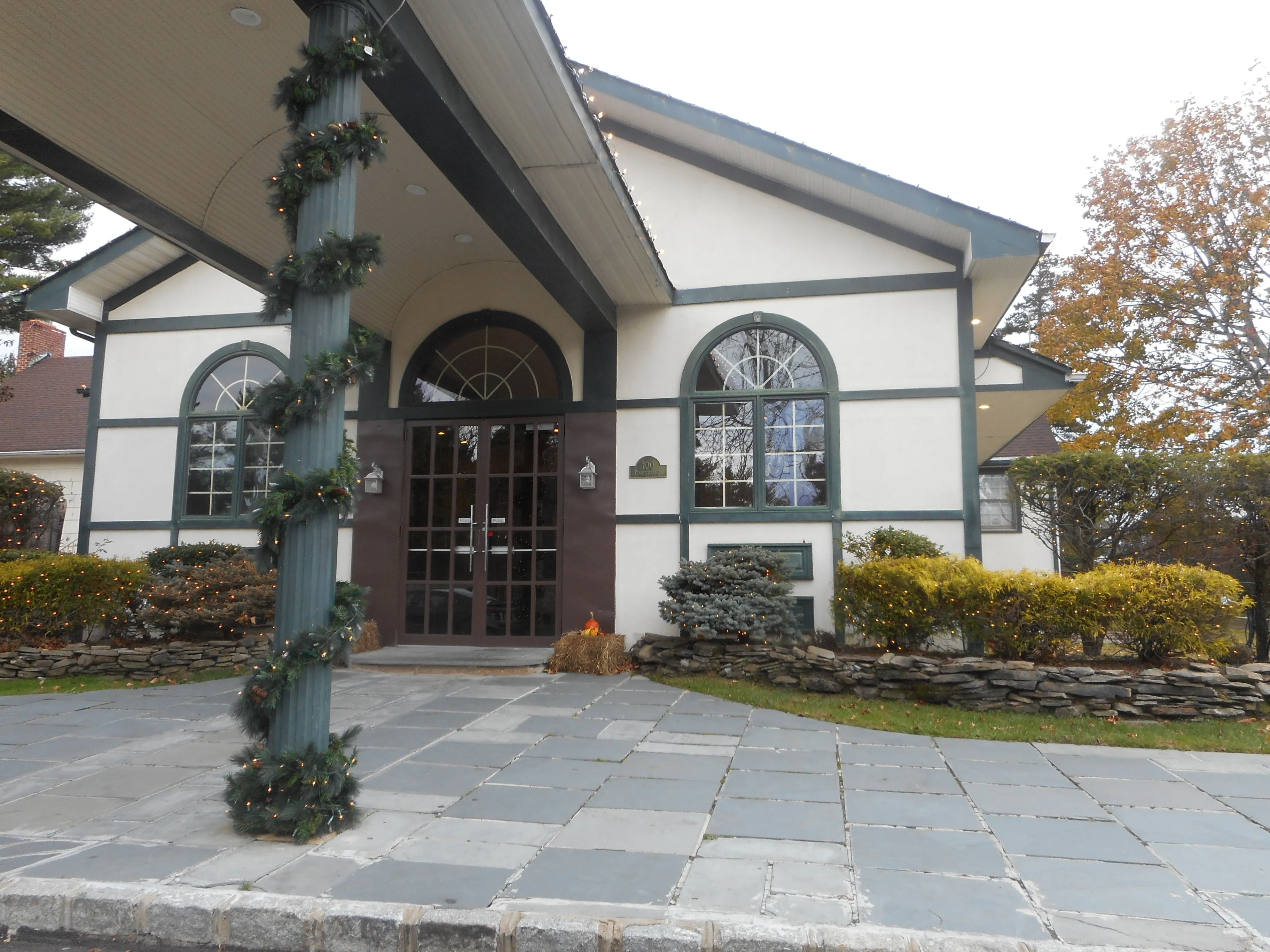 Closer view of the clubhouse at the Brentwood Country Club in Brentwood, New York. Taken from the loop at the north end of Pennsylvania Avenue.