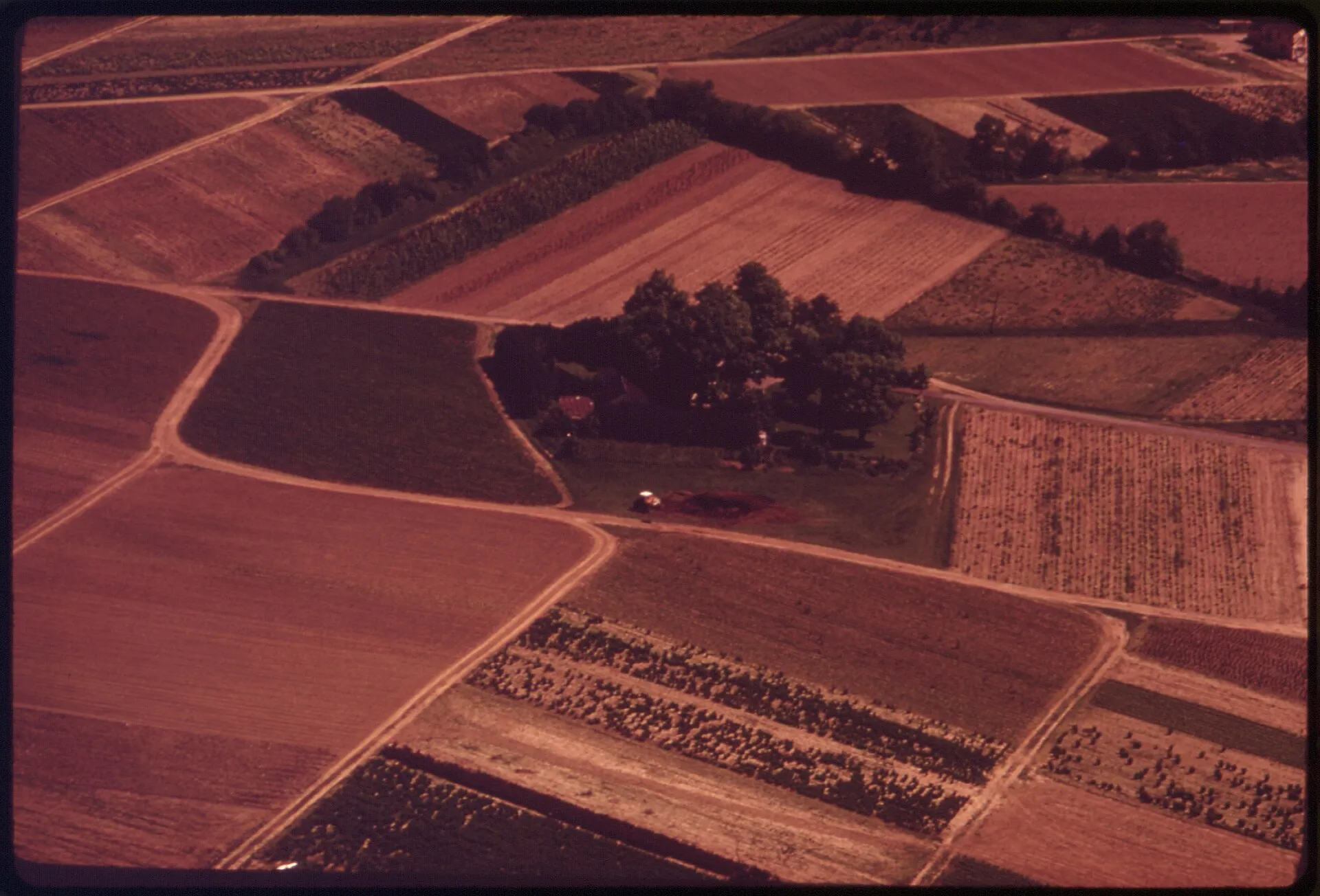FARMLANDS NEAR MIDDLETOWN - NARA - 547684.