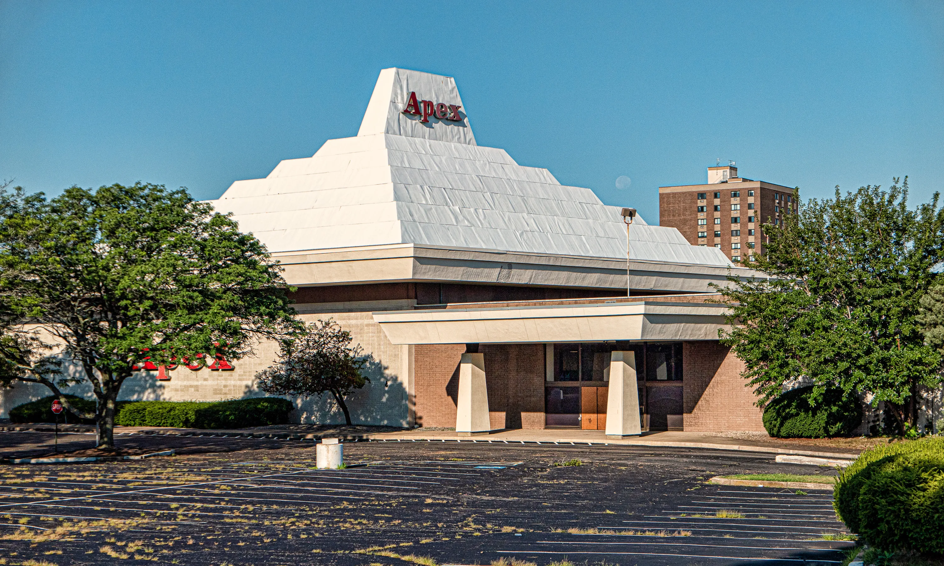 The Apex Building (1969) with its ziggurat-shaped roof, Pawtucket, Rhode Island.