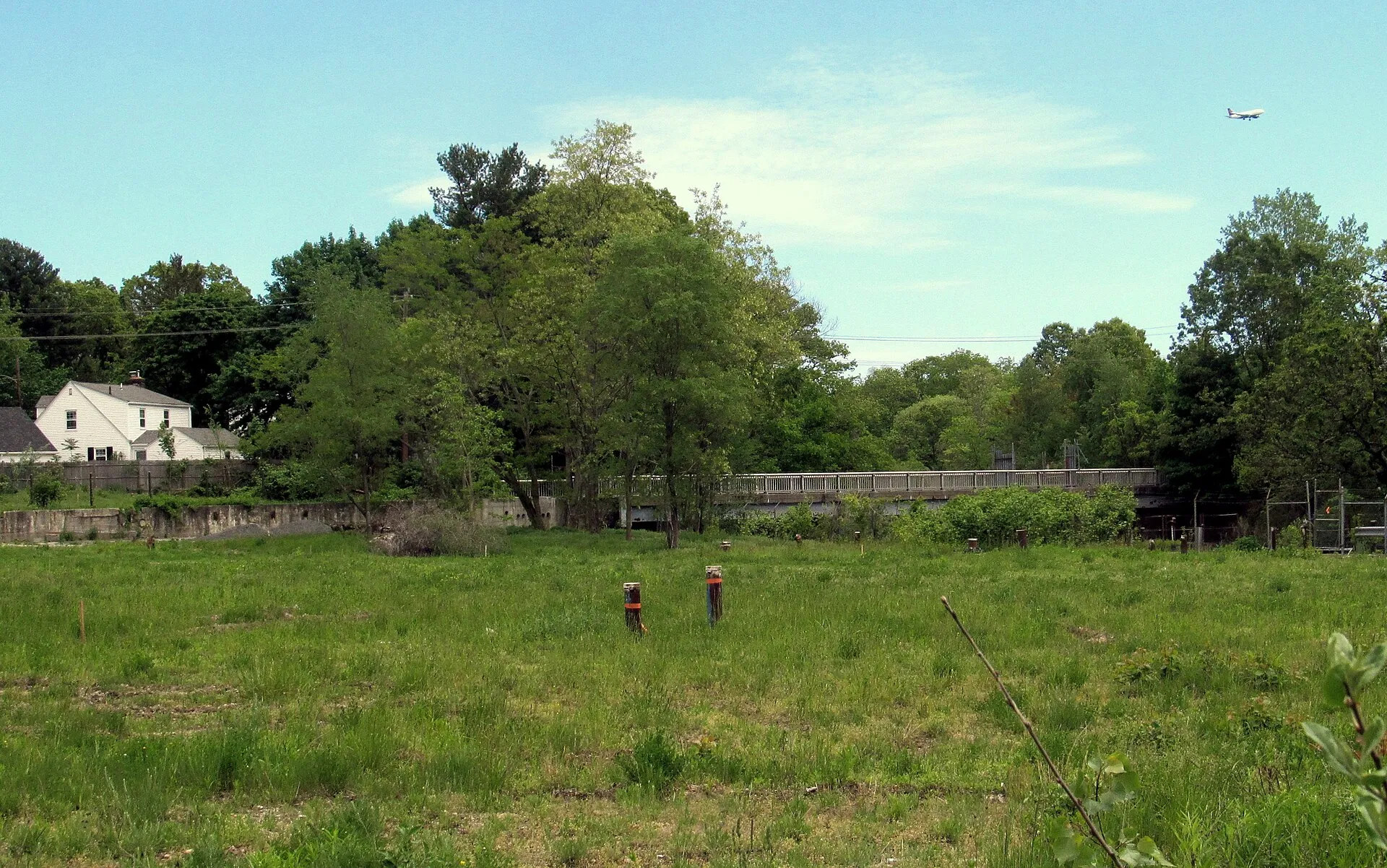 The abandoned Buttonwoods Branch railroad bridge over the Pawtuxet River between Warwick and Cranston, May 2017.