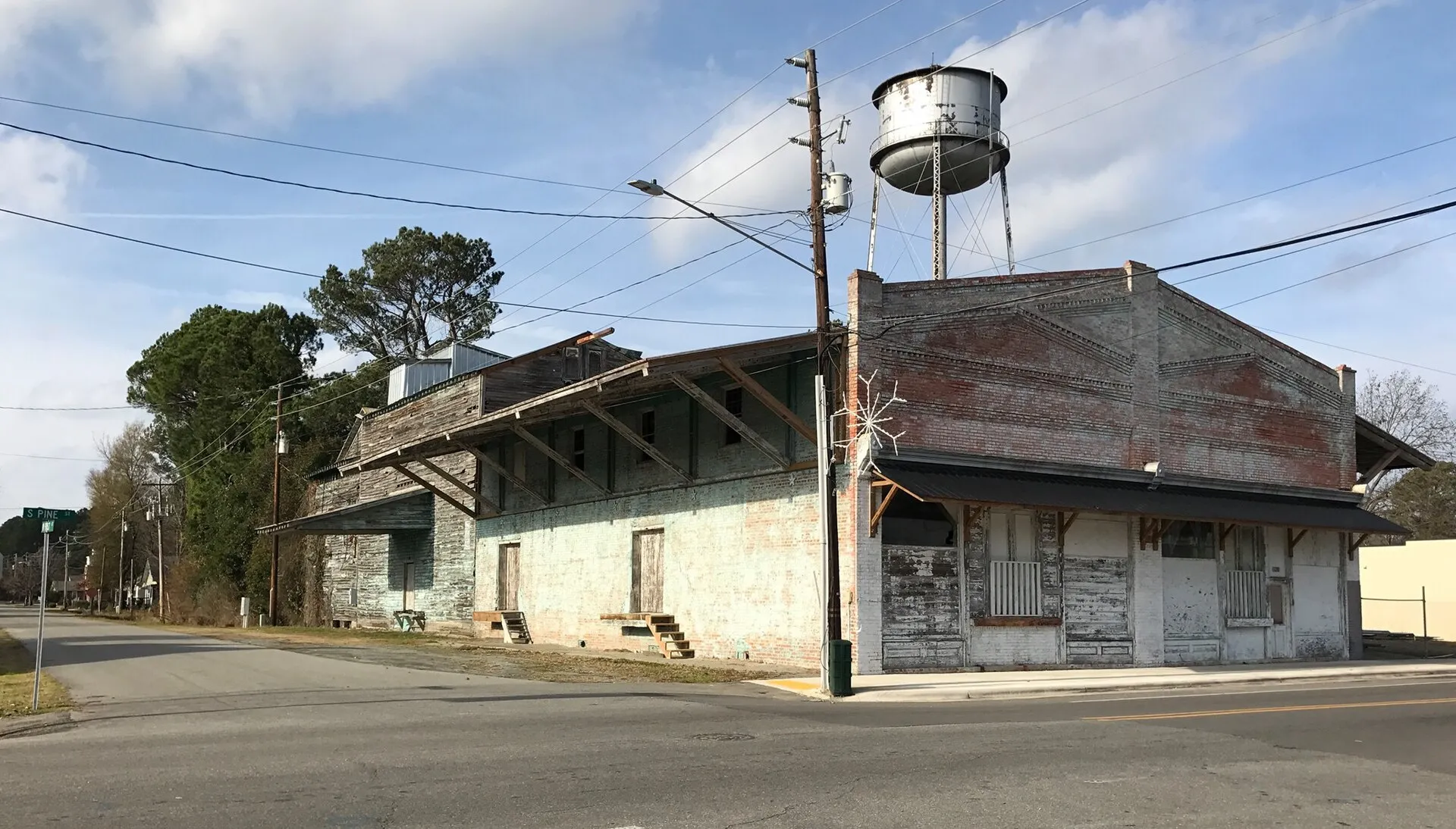 Old Gurley Mill, built in 1914 as corn and feed mill. Oldest building in Princeton, North Carolina until its destruction in a fire in November 2020.