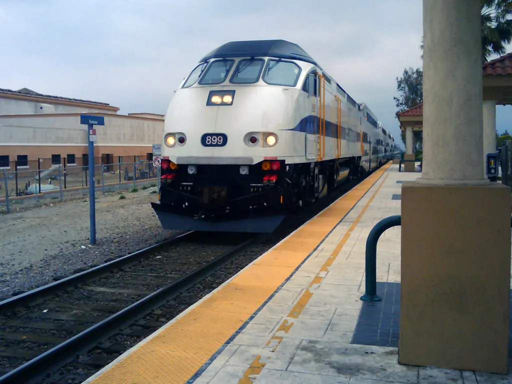 Metrolink train #364 at Fontana station, bound for Riverside (San Bernardino Line)