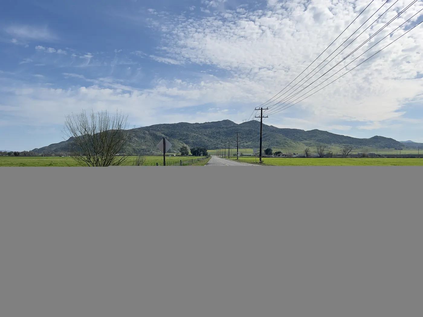 Quiet road in Nuevo looking south toward the Lakeview Mountains