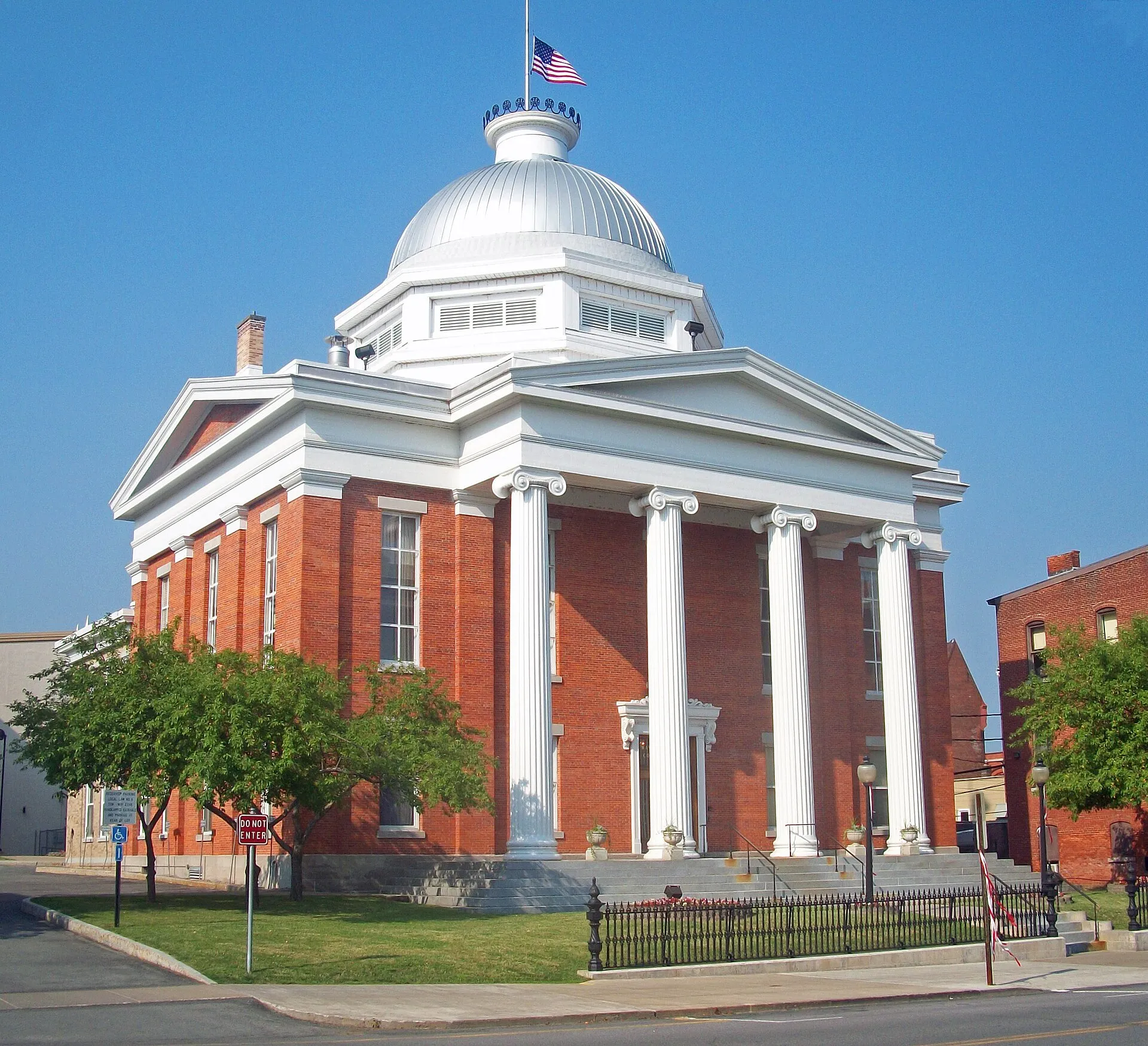 Wayne County Courthouse Lyons NY