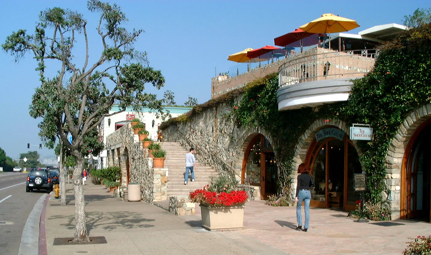 Plaza at Del Mar shopping and dining area
