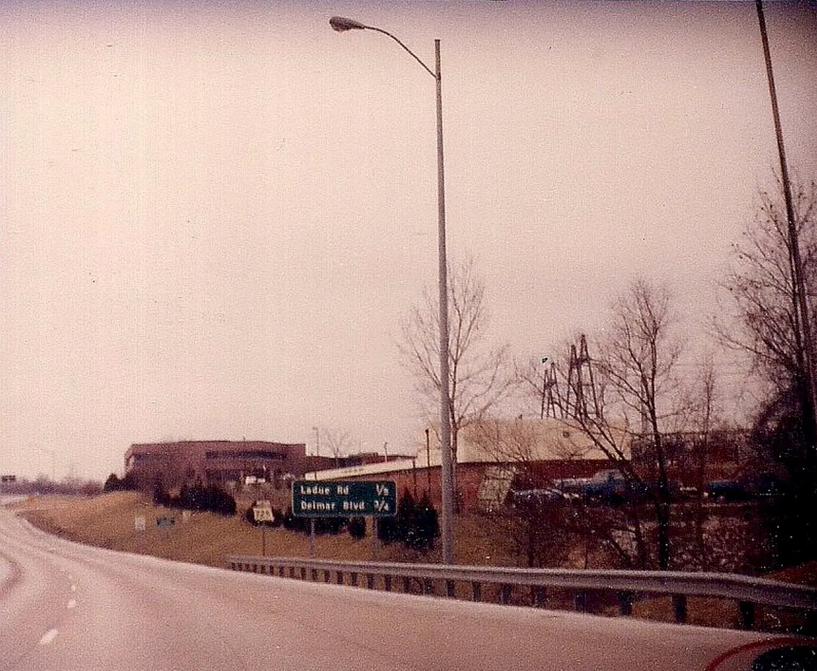 Highway 725 East approaches Ladue Rd exit - Clayton, Missouri, 1983