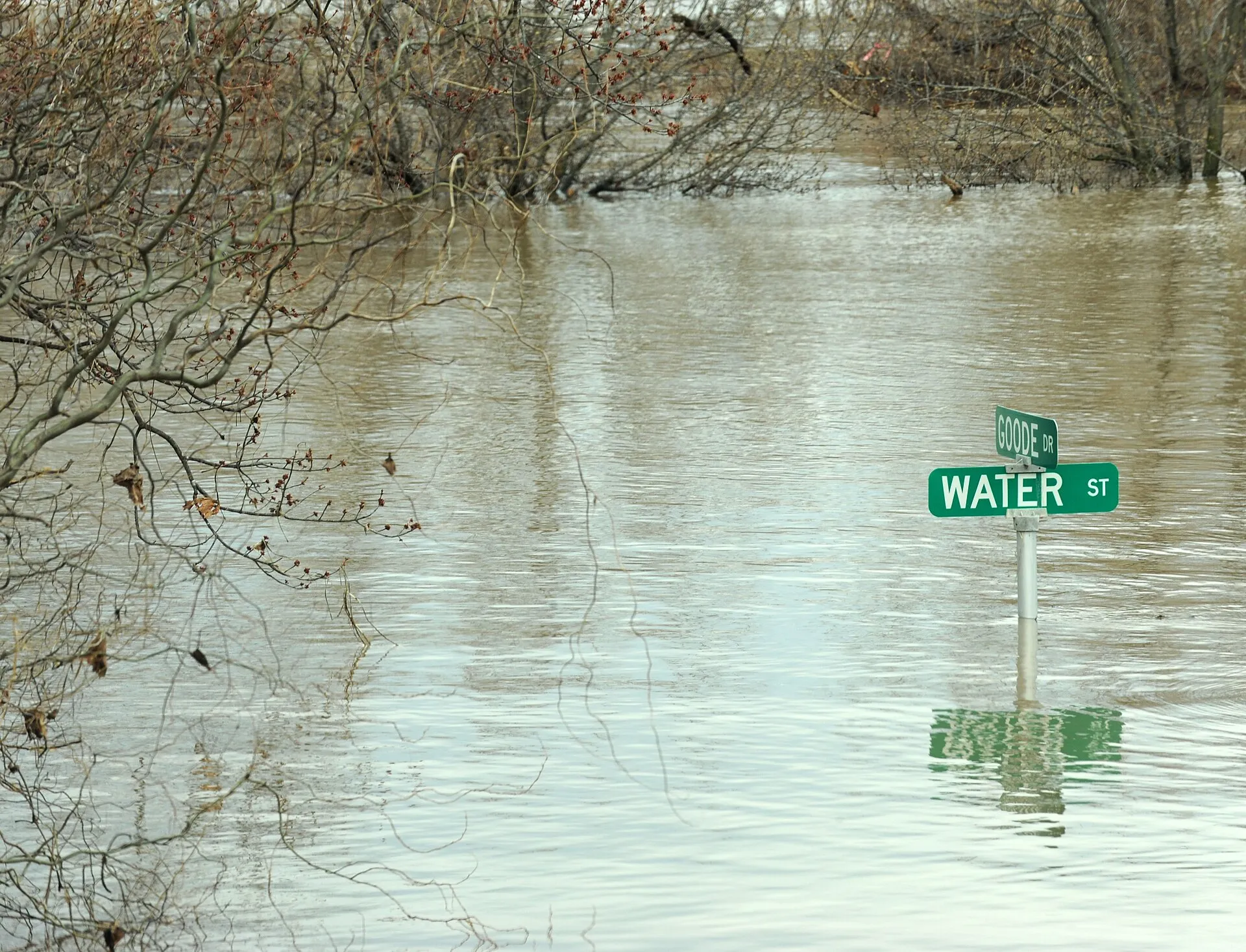 Fenton, MO, 03/23/2008 -- Neighborhoods throughout the area remain inundated with water. Jocelyn Augustino/FEMA