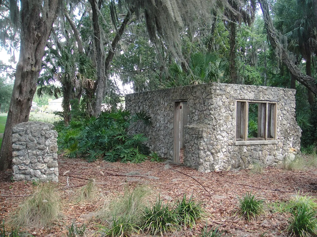 Dupree Gardens ruins.