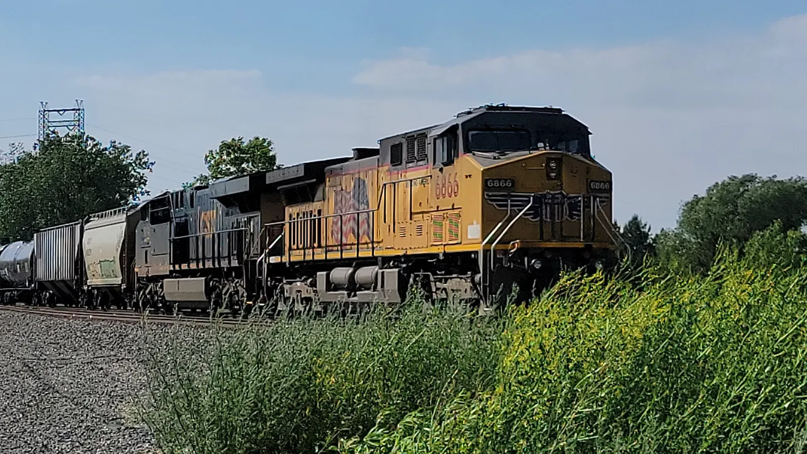 UP CSX combo on Chicago Line.
