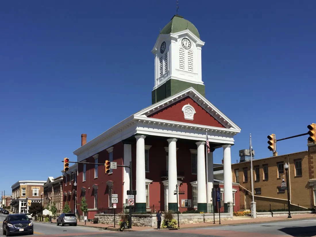 The Jefferson County Court House at the intersection of West Virginia State Route 115 (George Street) and West Virginia State Route 51 (Washington Street) in Charles Town, Jefferson County, West Virginia
