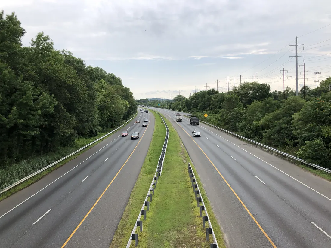 View east along U.S. Route 50 (John Hanson Highway) from the overpass for Maryland State Route 459 (Columbia Park Road/Tuxedo Road) in Cheverly, Prince George's County, Maryland